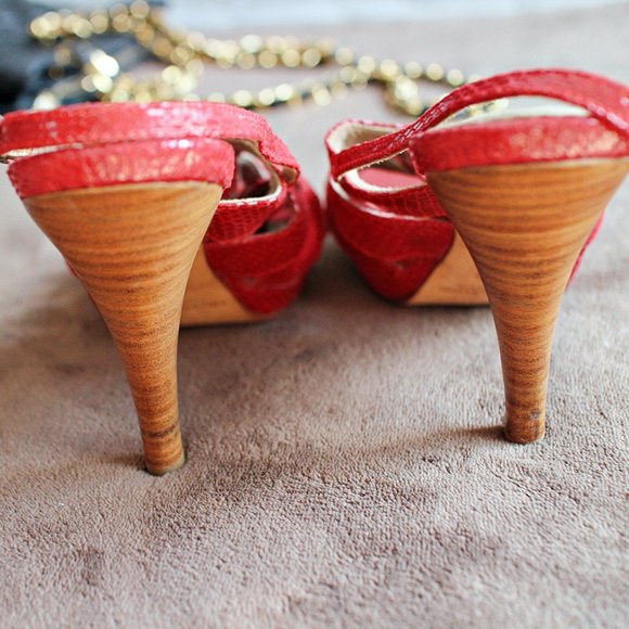 RED PUMP - Picture 2 of 11
